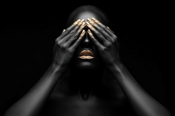 Özverler - Altın Parmaklı Afrikalı Kadın 2 Kabartmalı Tablo
