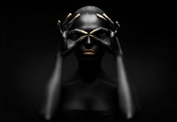 Özverler - Altın Parmaklı Afrikalı Kadın 4 Kabartmalı Tablo