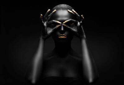 Altın Parmaklı Afrikalı Kadın 4 Kabartmalı Tablo