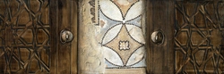 Özverler - Antik Kapının Ardında İşlemeler Kabartmalı Tablo