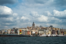Beyaz Bulutlar Altında İstanbul Kanvas Tablo - Thumbnail