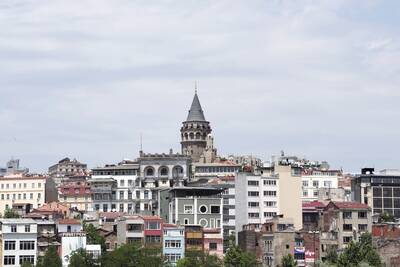 Binalar Ardında Galata Kulesi Kanvas Tablo