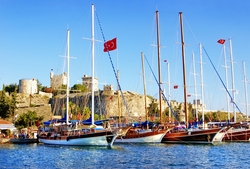 Özverler - Bodrum Kalesi Önünde Gemiler Kanvas Tablo