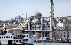 Eminönü'ne Yanaşan Vapur Kanvas Tablo - Thumbnail