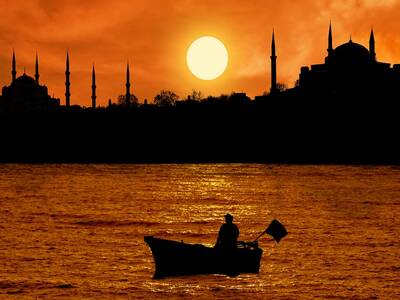 Gün Batımında Bir Tekne Kanvas Tablo