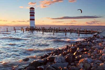 İskelede Deniz Feneri