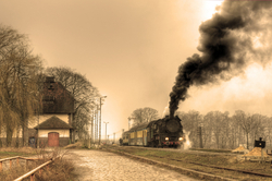 Özverler - Kasaba ve Tren Kanvas Tablo
