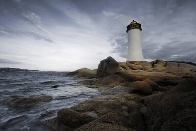 Kayalıktaki Deniz Feneri 2