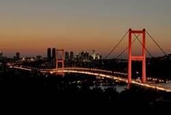 Kırmızı Işıklarla Boğaziçi Köprüsü Kanvas Tablo