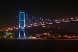 Mavi Işıklarla Boğaziçi Köprüsü Kanvas Tablo - Thumbnail