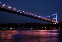 Özverler - Mavi Işıklarla Boğaziçi Köprüsü Kanvas Tablo