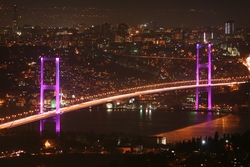 Mor Işıklarla Boğaziçi Köprüsü Kanvas Tablo - Thumbnail