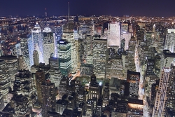 Özverler - New York'ta Işıklı Gökdelenler Kanvas Tablo