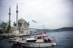 Özverler - Ortaköy'de Sandal Kanvas Tablo