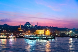 Pembe Gökyüzünde İstanbul Silueti Kanvas Tablo - Thumbnail