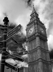 Özverler - Tabelalar Ardında Big Ben Kanvas Tablo