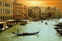 Özverler - Turuncu Gökyüzünde Venedik Kanvas Tablo