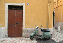 Özverler - Vespa Kanvas Tablo